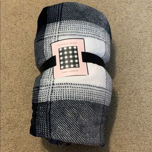 VICTORIA SECRET BLANKET - NEW W TAGS